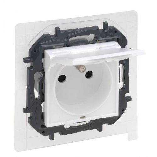 NILOE STEP GNIAZDO bryzgoszczelne z klapką IP44 biały 863136B LEGRAND - przechwytywanie[240].jpg